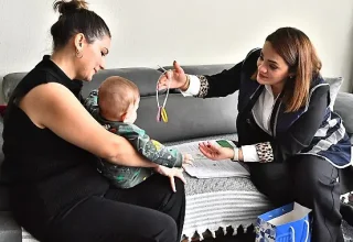 İzmir Büyükşehir Belediyesi İzmir95 ile hem annenin hem bebeğin yanında “İyi bir başlangıç her çocuğun hakkı”