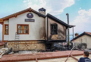 Antalya Büyükşehir İtfaiyesi 3 dakikada müdahale etti