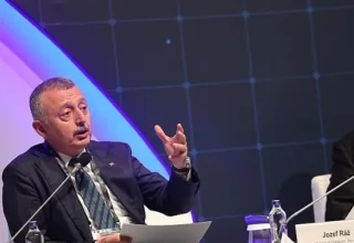 Büyükakın, Küresel Ulaştırma Koridorları Forumu’na katıldı; “Şehirleri biz yönetmezsek lojistik bizi yönetir”