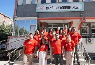 Vodafone gönüllüleri, Elazığ’da iyiliğin yanında durdu