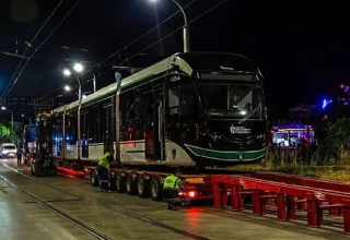 7.tramvay da raylarla buluştu