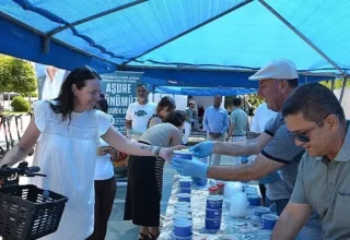 Antalya Büyükşehir Belediyesi geleneksel aşure ikramlarına başladı