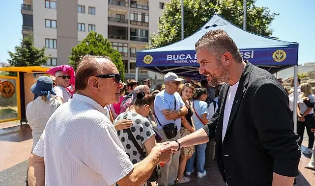 Başkan Görkem Duman’dan vatandaşlara aşure ikramı