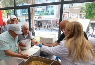 Başkan Ovalıoğlu Dev Kazanda Aşure Kaynattı