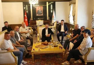 Başkan Rasim Arı, Halk Günü’nde Vatandaşları Dinledi