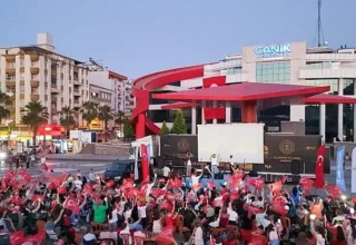 Canik Belediyesi’nin Açık Hava Konser ve Sinema Gecesi coşku dolu anlara sahne oldu.