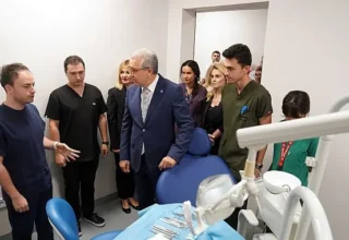 EÜ Diş Hekimliği Fakültesi, modern eğitimi ve güçlü altyapısıyla geleceğin hekimlerini yetiştiriyor