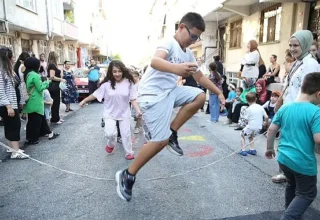 Geleneksel Sokak Oyunları ‘Sokakta Oyun Var’ ile Yeniden Yaşatılıyor