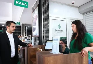 Güner, Öğle Yemeğini Vatandaşlarla Birlikte Yedi