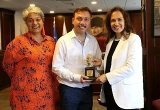 Karşıyaka Belediye Tiyatrosu’nda ödül gururu!