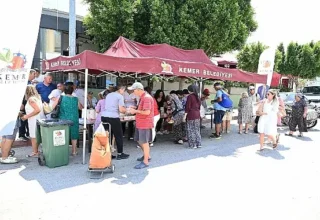 Kemer Belediyesi’nden aşure ikramı