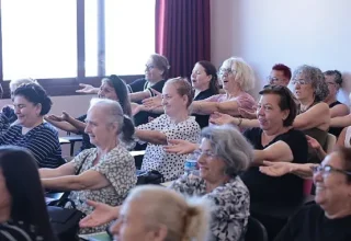 Konak’ta kahkaha yogası