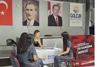 Gölcük Belediyesi Üniversite Tercih Merkezi Gençlerin Yanında