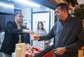 Bornova’da soğuk sabahlar sıcak çorbayla ısınıyor