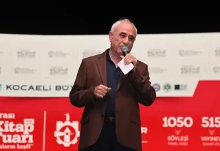Nurullah Genç’ten Kocaeli Kitap Fuarı’nda hafızalara kazınan söyleşi;  “Bir taş attılar, dünya yerinden oynadı”