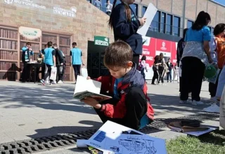 Öğrenciler, Kitap Fuarı’na koşuyor